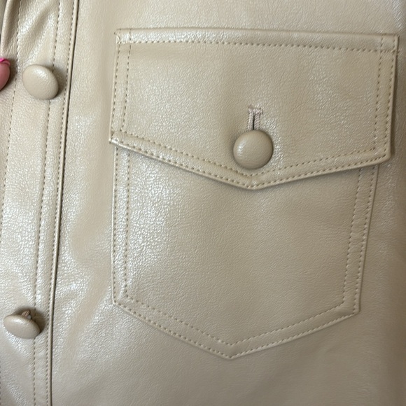 Pleather shacket- a bit oversized, perfect color for any season - Picture 2 of 5